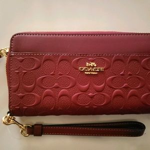 COACH ACCORDION ZIP WALLET WITH WRISTLET STRAP